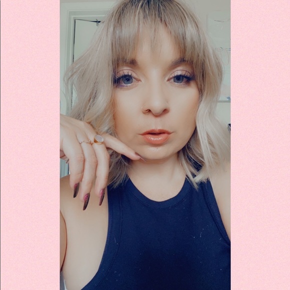 Meet your Posher, Janelle - Picture 4 of 8